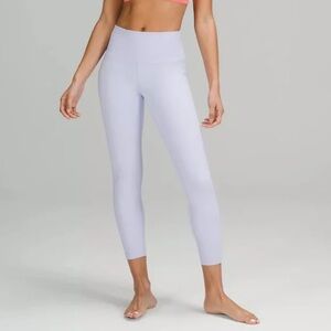 Lululemon: wunder under leggings 
Size: 6
Light purple
Great condition